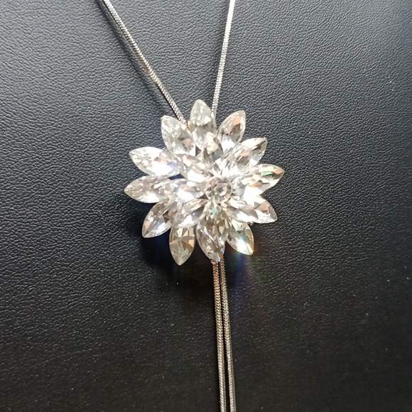 Crystal Lariats necklace flower snowflake shape adjustable - Picture 4 of 6